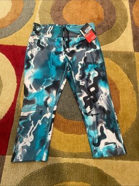 NWT Women’s Nike Teal, Black and White Abstract Running Crop Leggings, Sz M